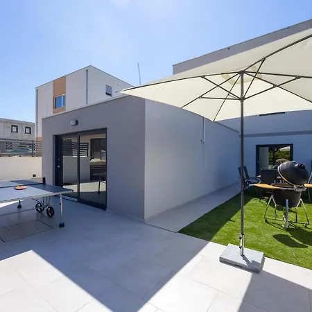 بيت للعطل Pet Friendly In *