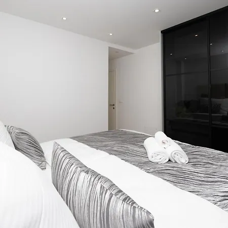بيت للعطل Pet Friendly In *